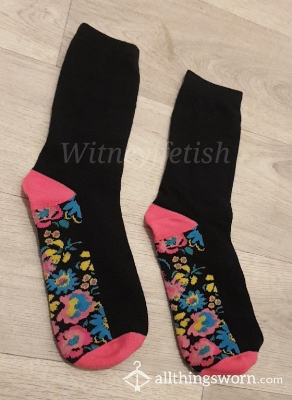 🖤💗 Black Socks With Pink Heel/toe And Flor*l Design 🖤💗