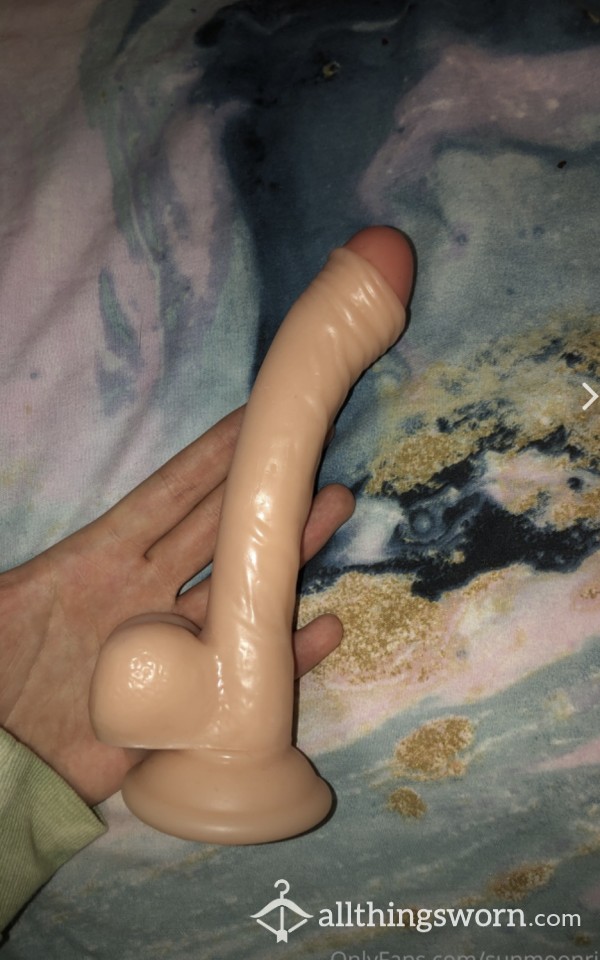 Selling My  Di**o, Who Wants This To Sniff And Lick?! 😏🤤