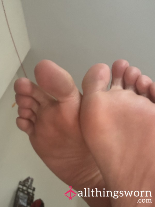 1 Minute Video Of My Dirty Feet