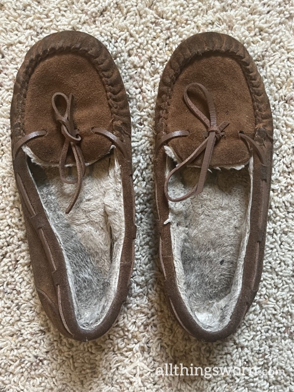 Most Saved Listing! 💕 10+ Year Old Disgusting Moccasins With Fuzzy Interior