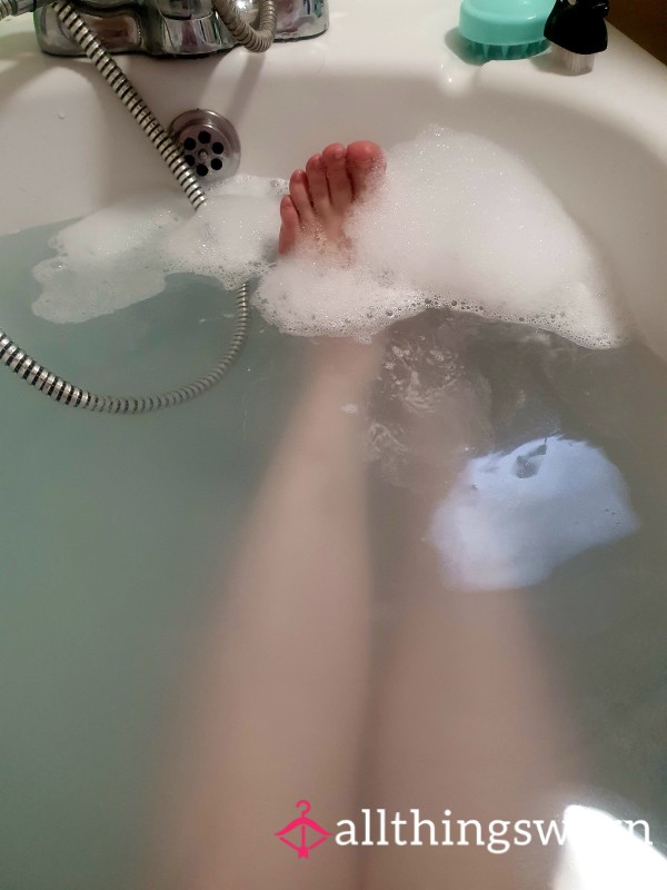 10x Bath Time Photos (Feet Content)