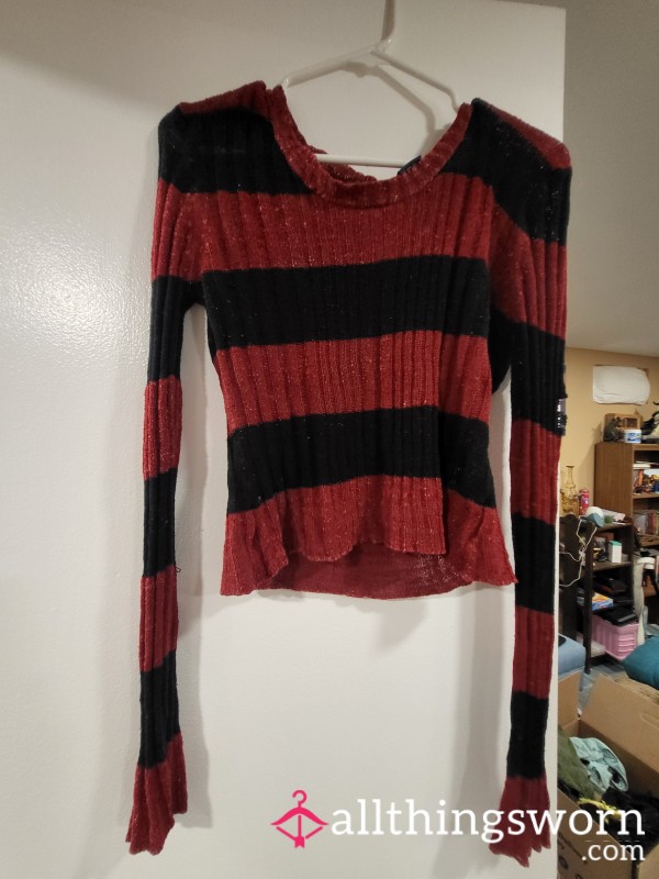 15+Years Worn Stretched Out Crop Top Sweater