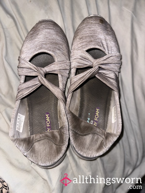 20 Months Of Perfection: ON SALE ! Stinky, Well-Worn Grey Skechers Flats