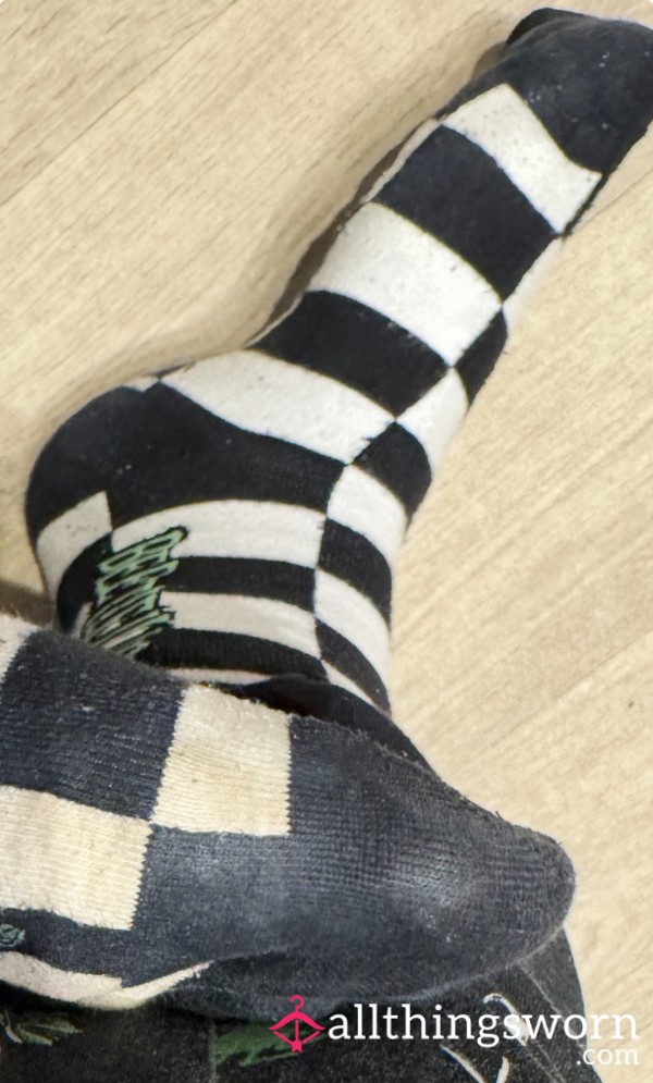 24H Worn Black And White Socks