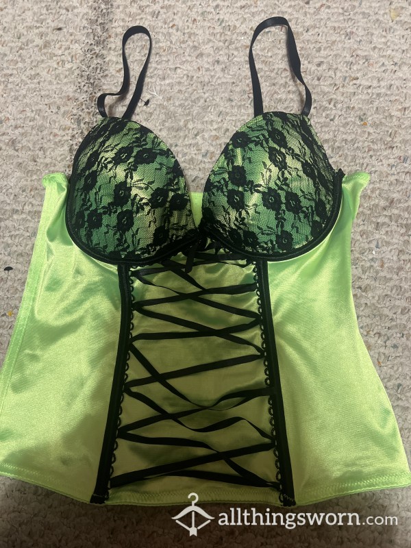 38C Bra 31.00 Shipped Comes With 7 Daywear