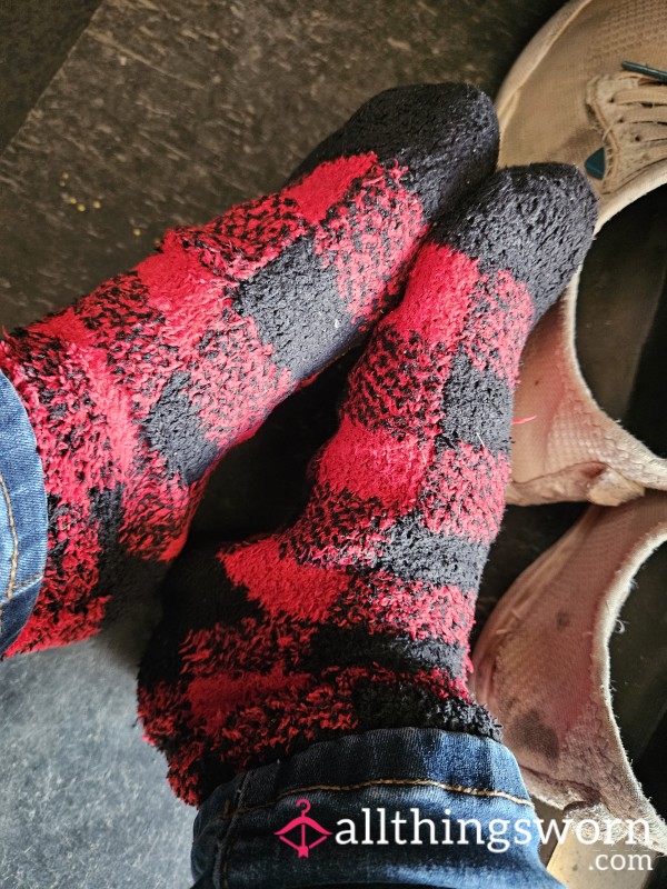 48HR Wear 🤤 Red/Black Plaid Fuzzy Socks