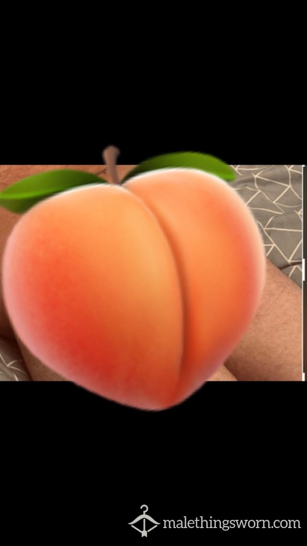 5 Hot Pictures Of My Peachy Naked A**.