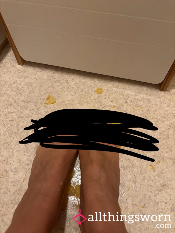 5 Pictures Of My Orange Covered Feet