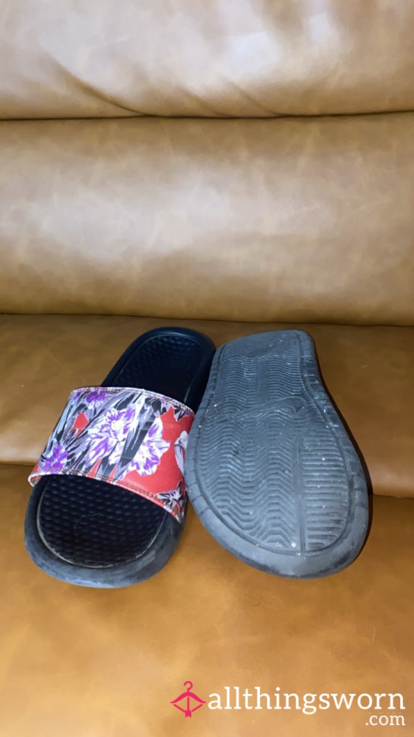 5+ Year Old Nike Slides In Women Size 7 US