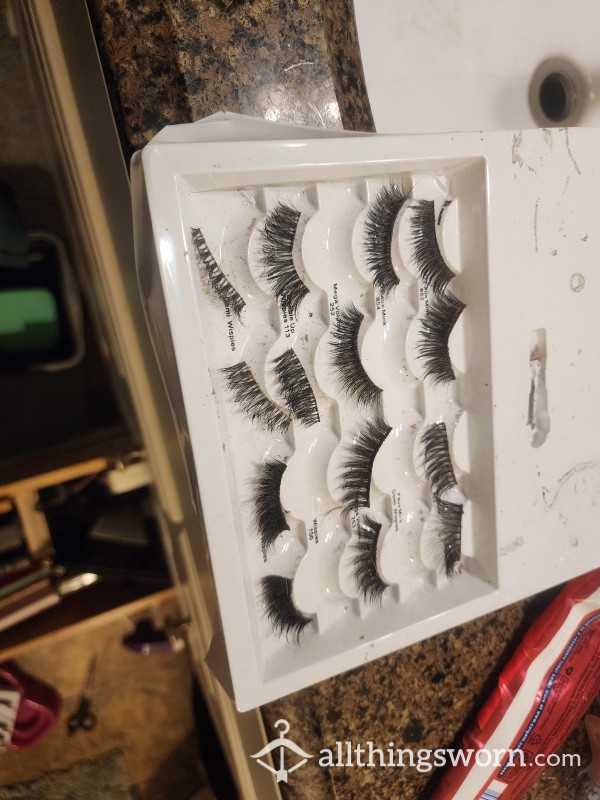 7 Pairs Of Used Eyelashes