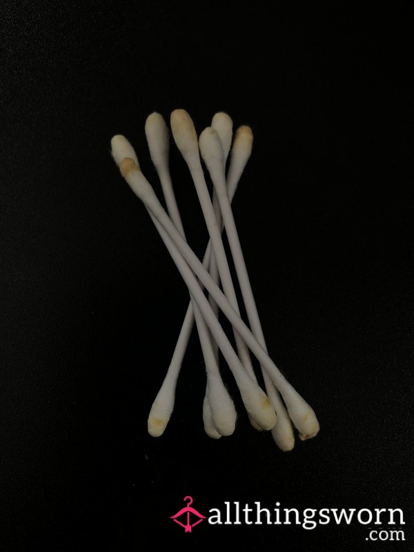 7 Used Cotton Buds With Ear Wax