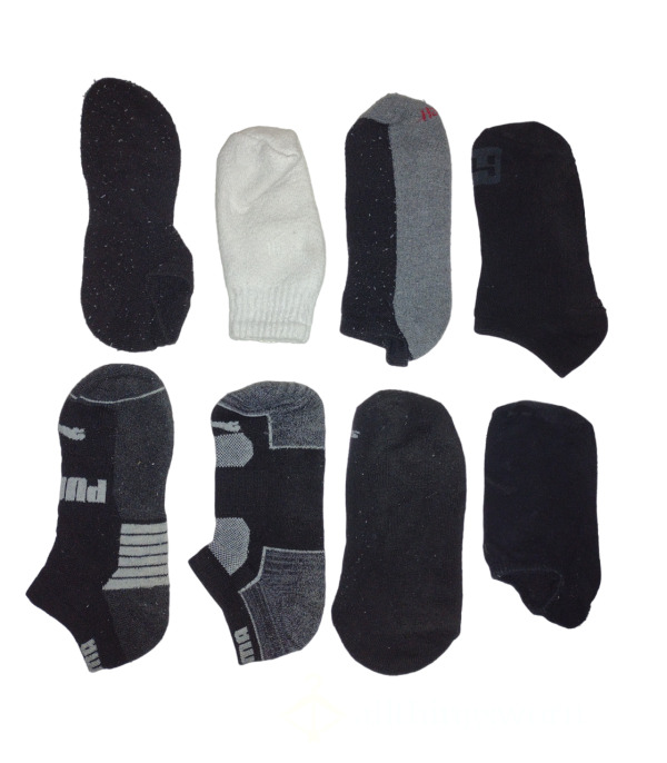 8 DIFFERENT SOCKS