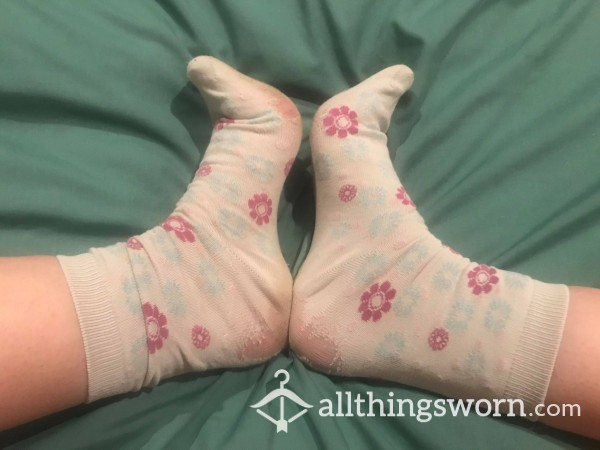 8 Pics Of My Old, Worn, Thin, Dirty Socks