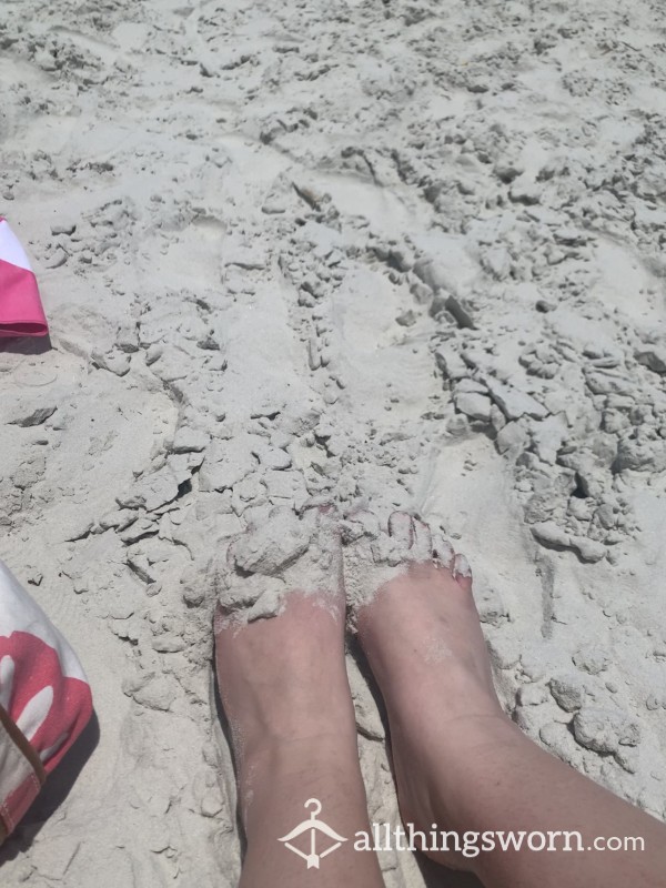 8 Sandy Feet Pics!!