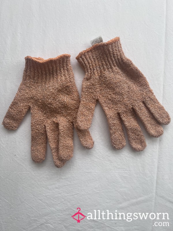 8 Week Old Orange Body Scrub Gloves