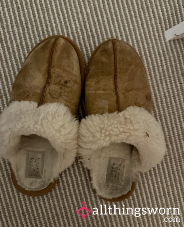 8 Year Old Super Worn Ugg Slippers! Size 5