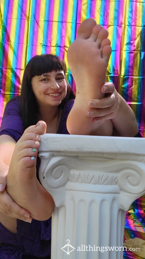 90 Image Set CLEAN SOLES - Rainbow Toenails - Full Body W/ Face And Feet Closeups - June 2021 MDL