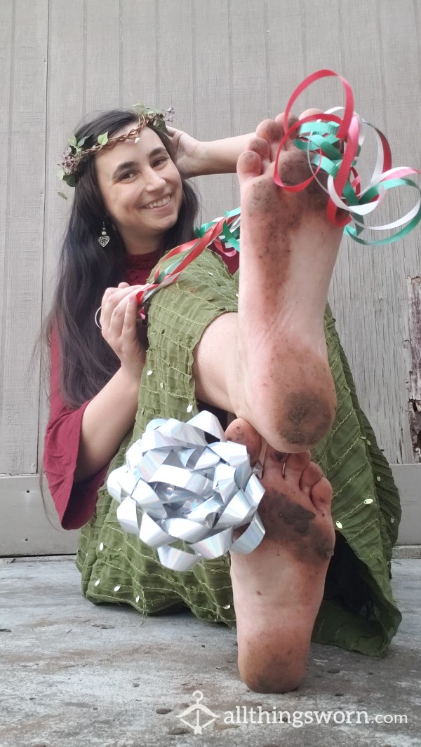 90 Image Set DIRTY SOLES - Festive Multicolor Toenails - Full Body W/ Face And Feet Closeups - Dec 2020 MDL