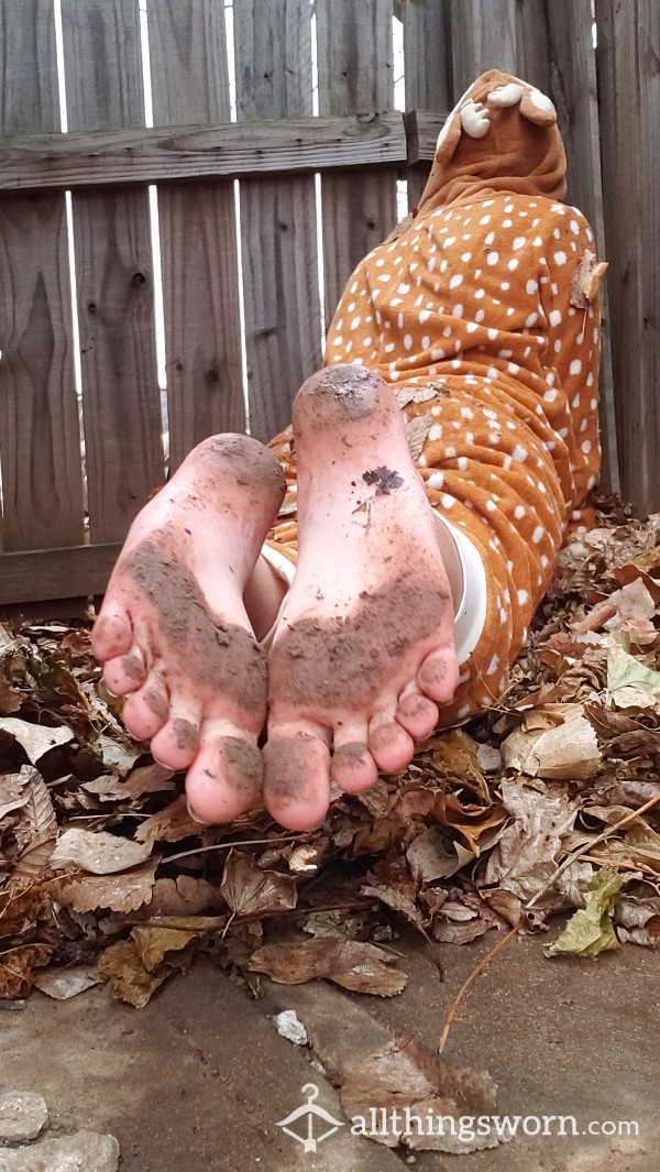 90 Image Set DIRTY SOLES - Natural Toenails - Full Body W/ Face And Feet Closeups - Nov 2020 MDL