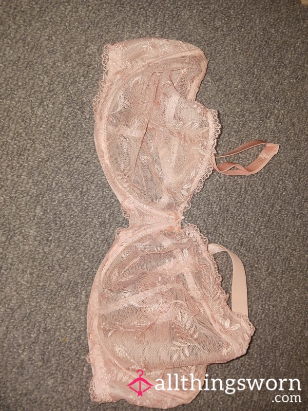 A Lacy Pink Bra 38G