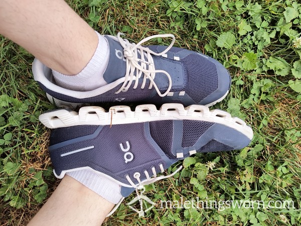 Sweaty Well Worn And Slightly Beat Up On's Men's Cloud Monster 5 Sneakers US9 Midnight/white