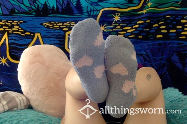 Adorable Fluffy Gray Socks With Pink Hearts