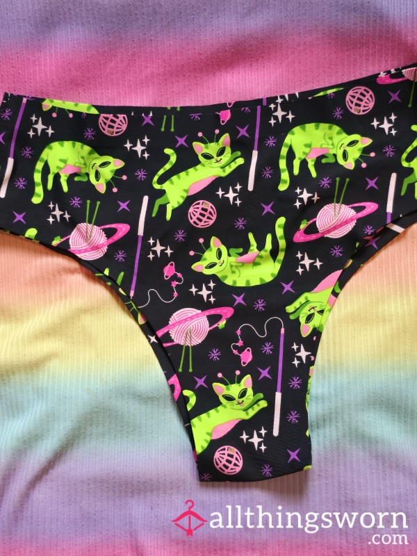 Alien Kitty Seamless Cheeky