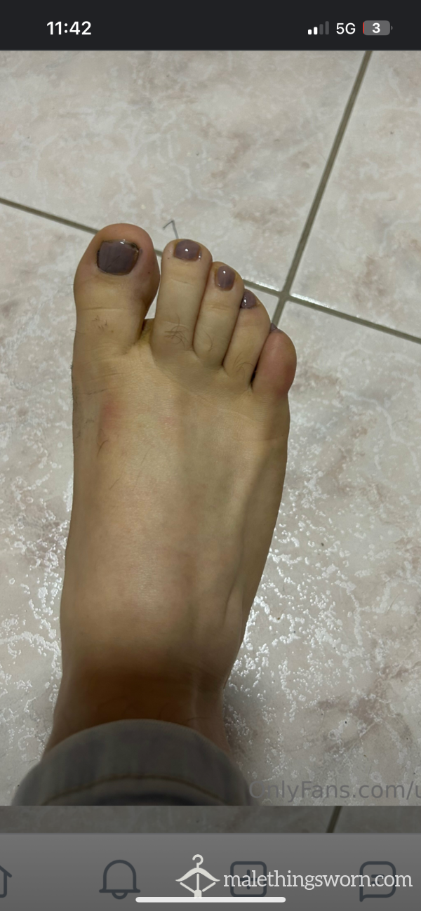 Anyone Want Show My Feet?