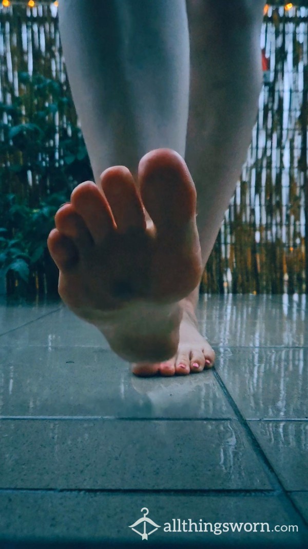 ASMR ❤️ FEET + RAIN 6:06 🥰 WATCH A RELAXING SHOW OF MY FEET, ENJOY THE SOUND OF RAIN 🥰 LIFETIME G-DRIVE ACCESS