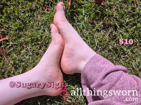 Bare Soles On Soft Gra**: A Natural Sensual Tease 🍃👣