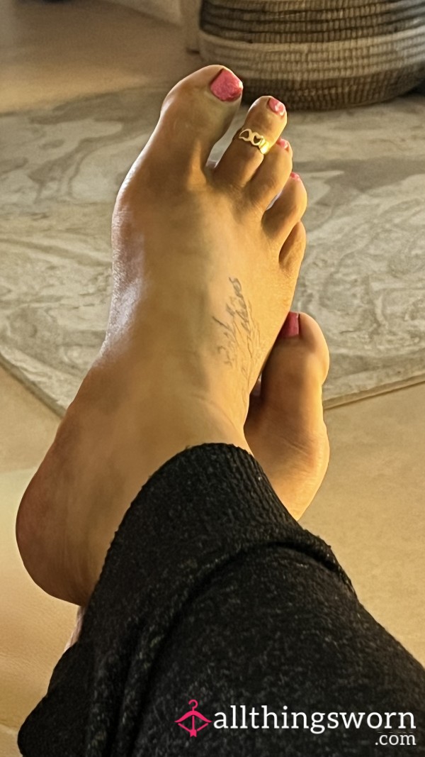 Bare Tattooed Feet,size 8,toe Ring