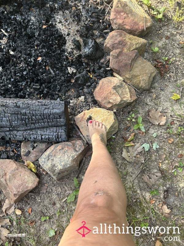 BAREFOOT PINK TOES ENJOYING NATURE