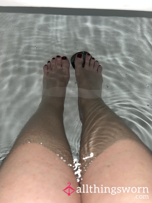 Bathing My Feet ✨