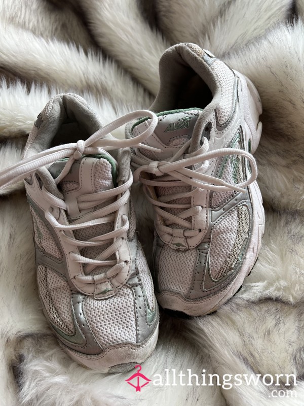 Beat Up Gym Sneakers 👟🏋️‍♀️