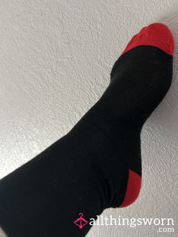 BETSEY JOHNSON BLACK SOCKS W RED HEEL/TOE