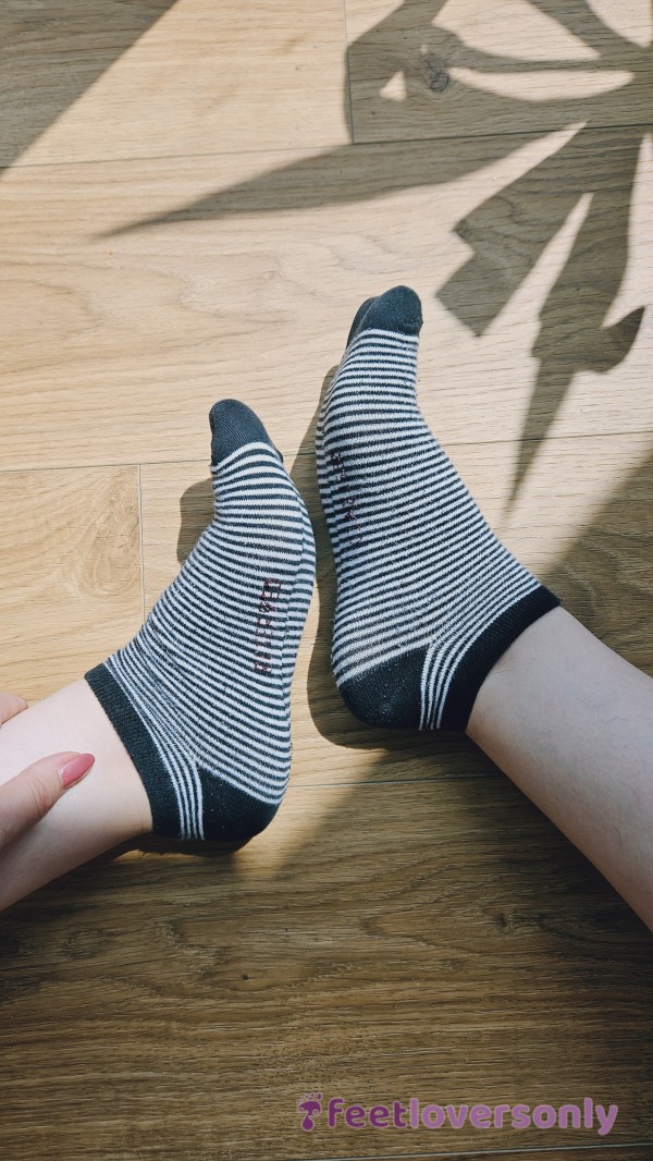 WET AND SMELLY TRAINER SOCKS 💦 STRAIGHT OFF MY FEET - BLACK AND WHITE LOW CUT SOCKS