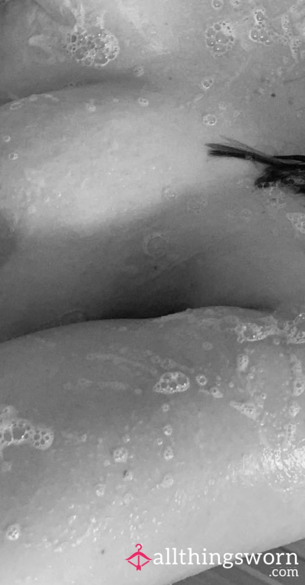 Black And White Soapy Shower Pictures 🤤