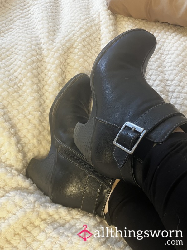 Black Ankle Boots! Size 6 *pending