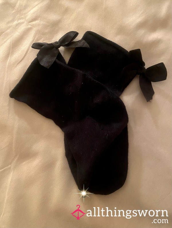 BLACK ANKLE SOCKS WITH BOWS