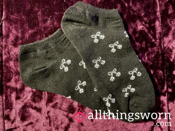 Black Cherry Bow Ankle Socks