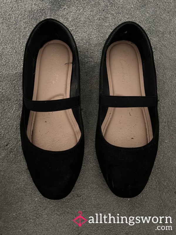 Smelly Black Flat Pumps Size 6