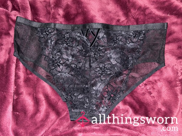 ~BLACK FLor*l LACE & MESH KEY HOLE HIPSTER PANTY~