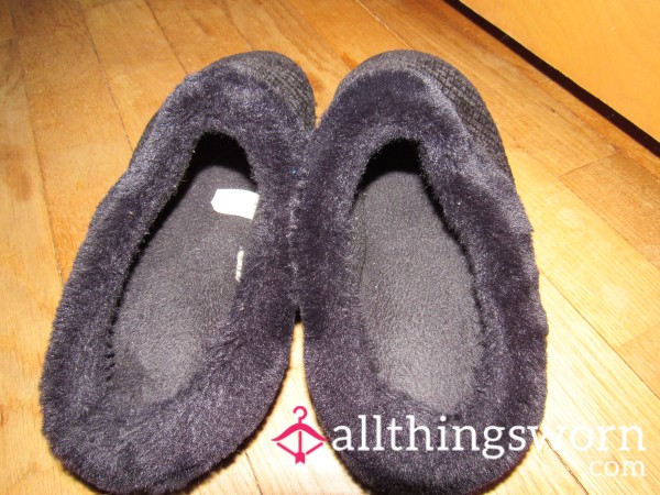 Black Fluffy Slippers *used Outdoors For Gardening*🎀