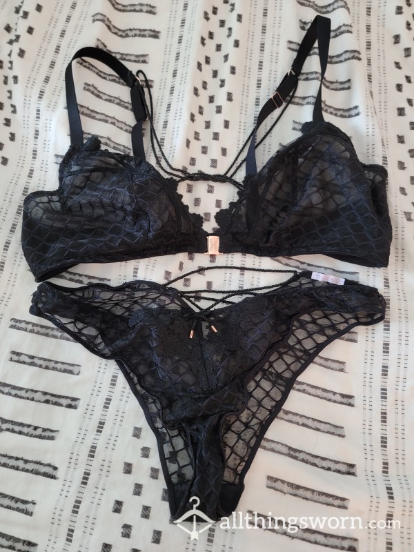 Black Front Closing Bra And Panty Set 1x/L