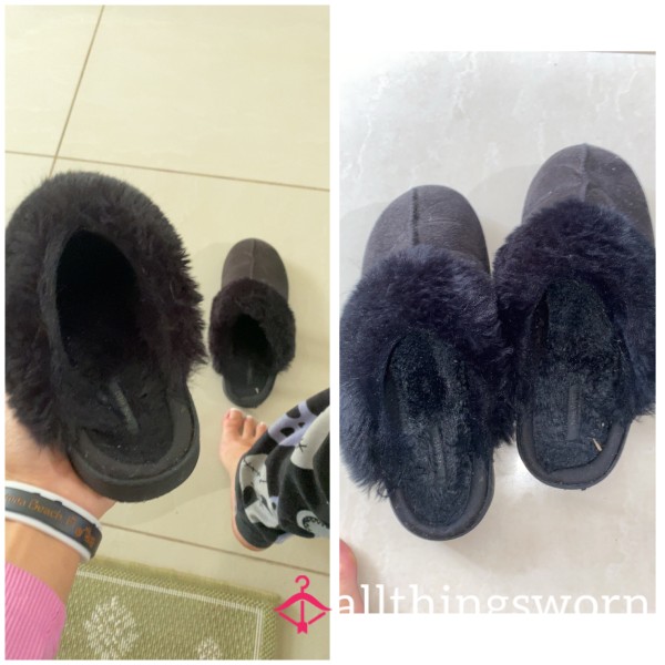 Black House Slippers🖤