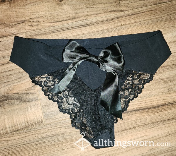 Black Lace Bow