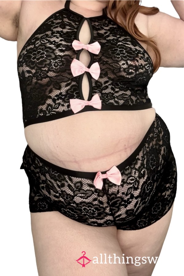 💦 Black Lacy Plus Size Lingerie Set With Pink Bows Worn By A BBW 💦