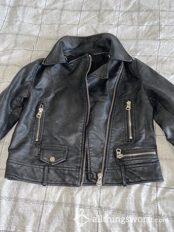 OLD & WORN LEATHER JACKET