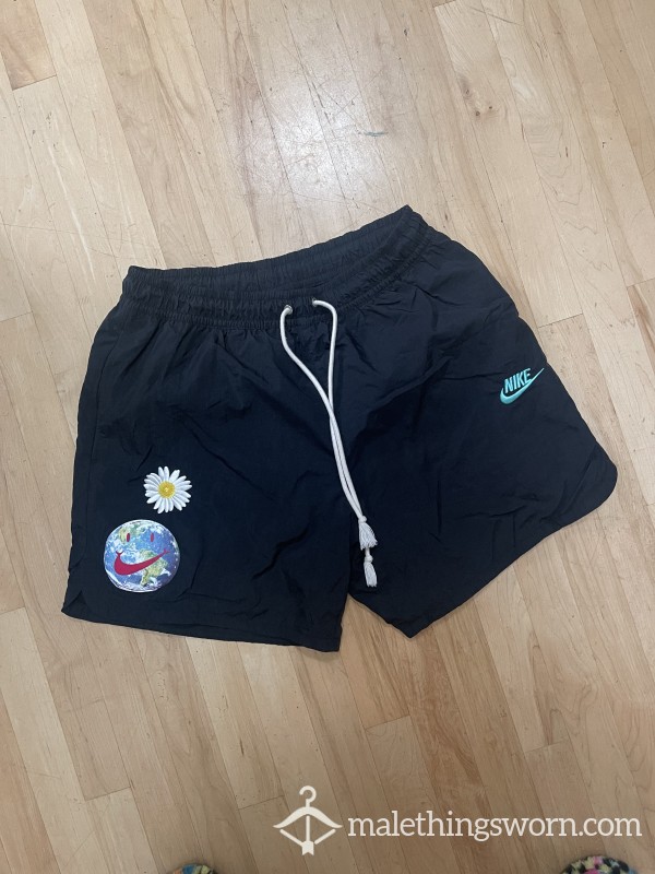 Black Nike Gym Shorts - L