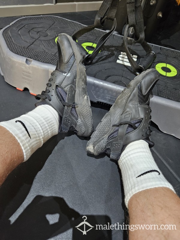 Black Nike Huarache And Nike Sock Combo!